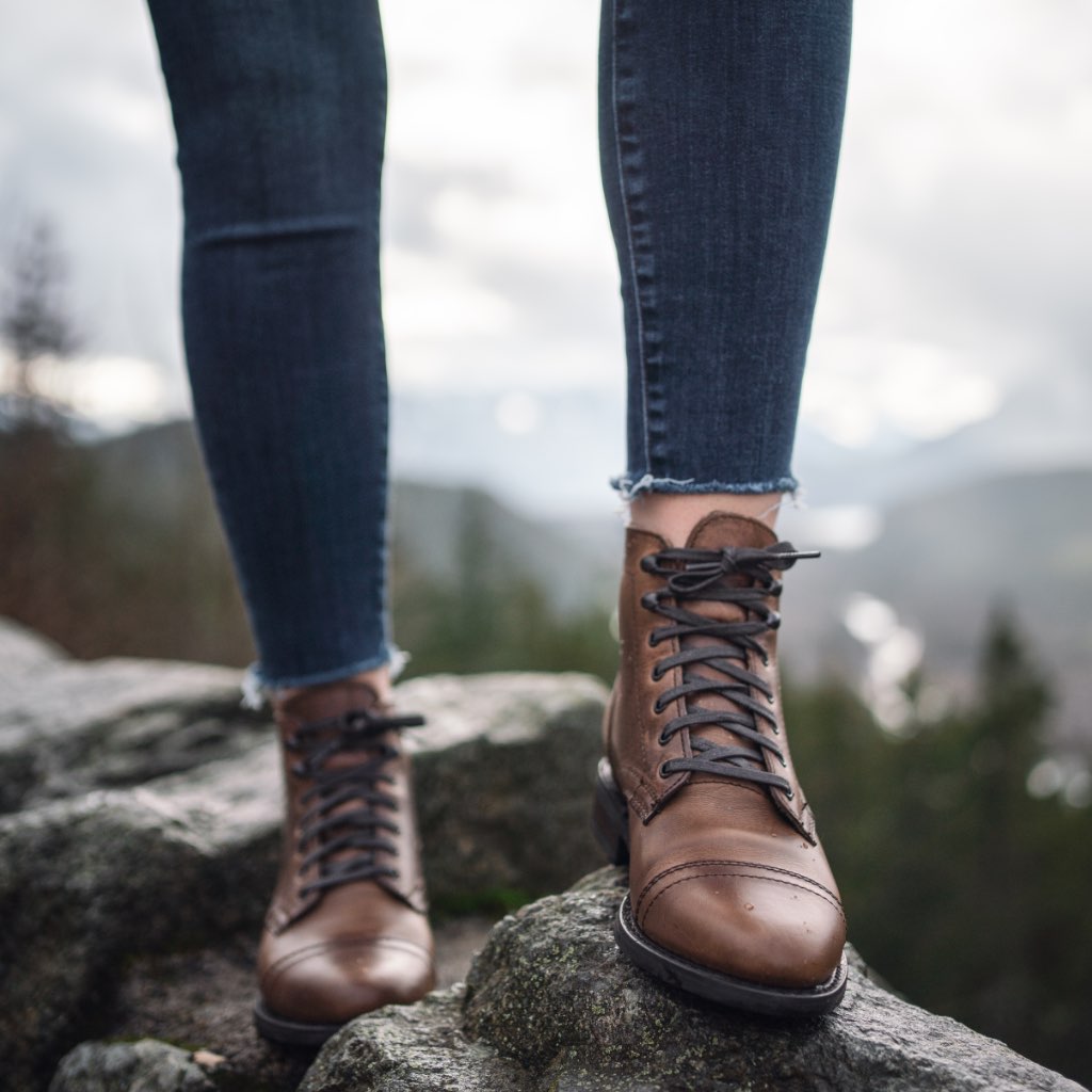 Thursday Captain Leather Rugged & Resilient Women's Lace Up Boots Black / Coffee | AU178JPQ