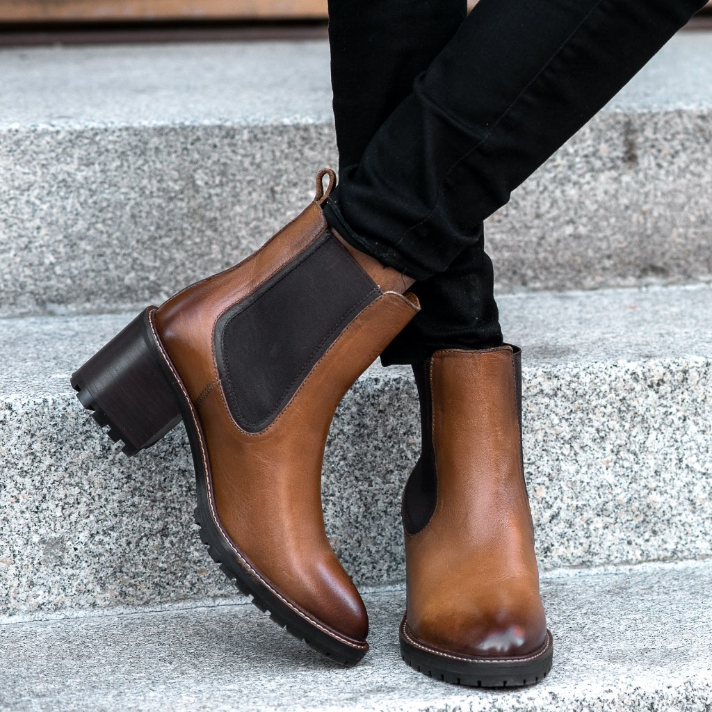 Thursday Knockout Leather Women's Chelsea Boots Brown | AU213ILH