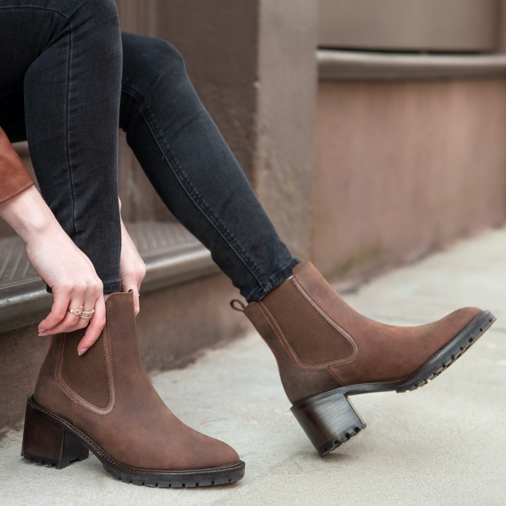 Thursday Knockout Leather Women's Chelsea Boots Chocolate | AU216TCE