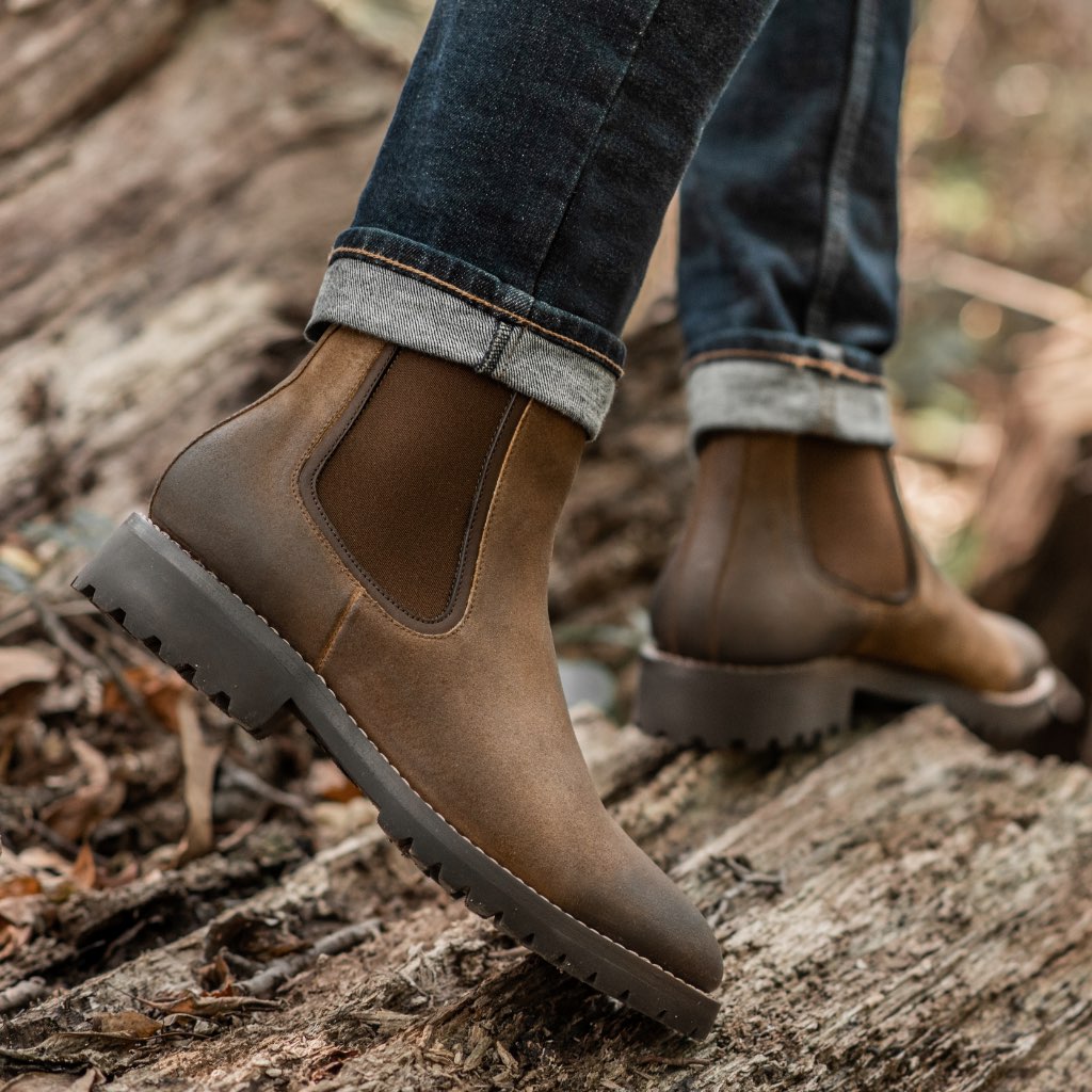 Thursday Legend Suede Men's Chelsea Boots Brown | AU83ILH